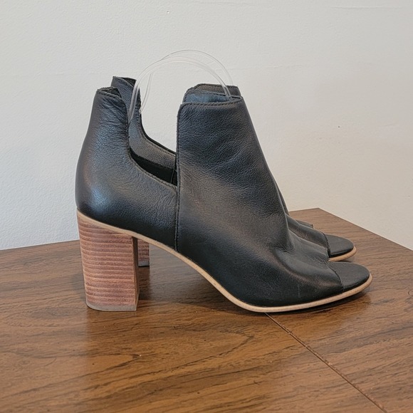 Steve Madden Nello Black Leather Peep Toe Block Heel Booties Ankle Boots Size 8M - Picture 1 of 10